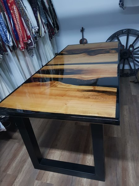 Rustic Ideea - Mobilier din lemn masiv si rasina